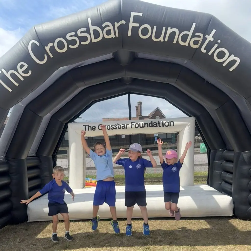 Taking on the Crossbar challenge Henry Green, Amelia Evans Dean, Sol Roa Vallejo, Nancy Reed